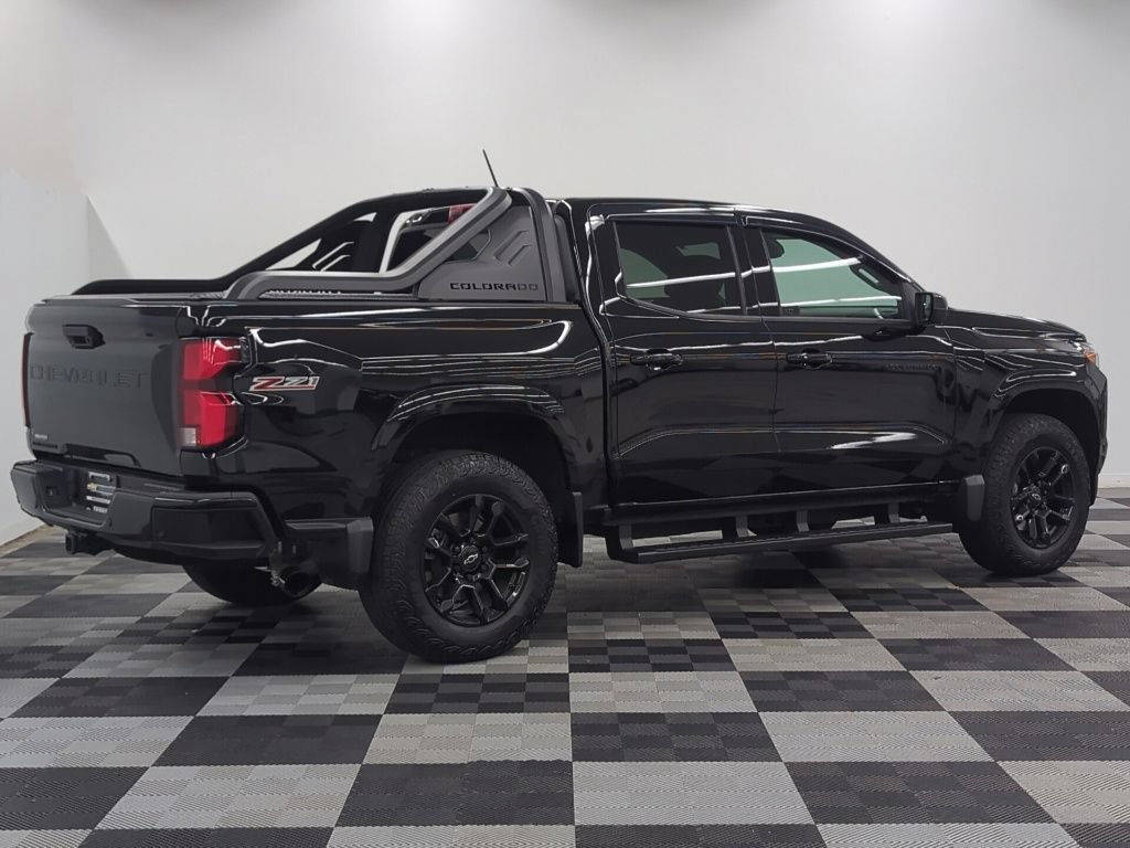 Used 2025 Chevrolet Colorado Z71 w/ Midnight Edition AWD/4WD image 7