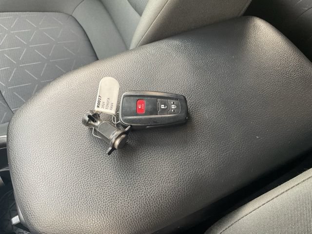 Used 2024 Toyota RAV4 XLE AWD/4WD image 21