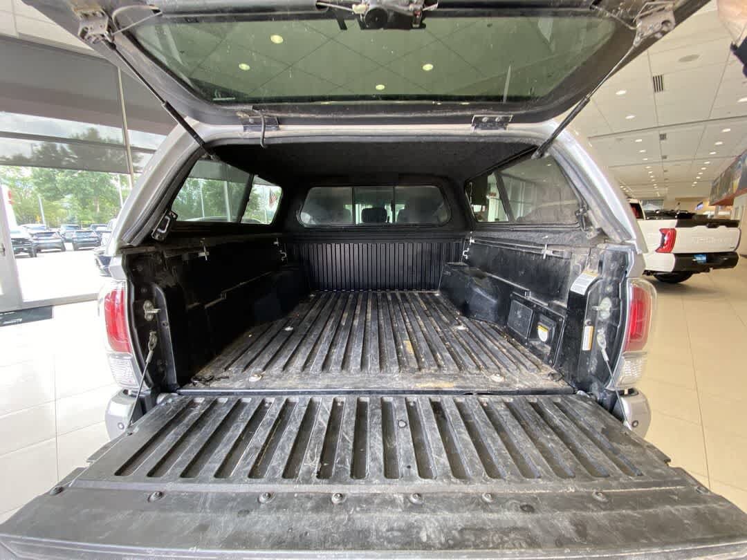 Used 2020 Toyota Tacoma TRD Sport w/ Technology Package AWD/4WD image 25
