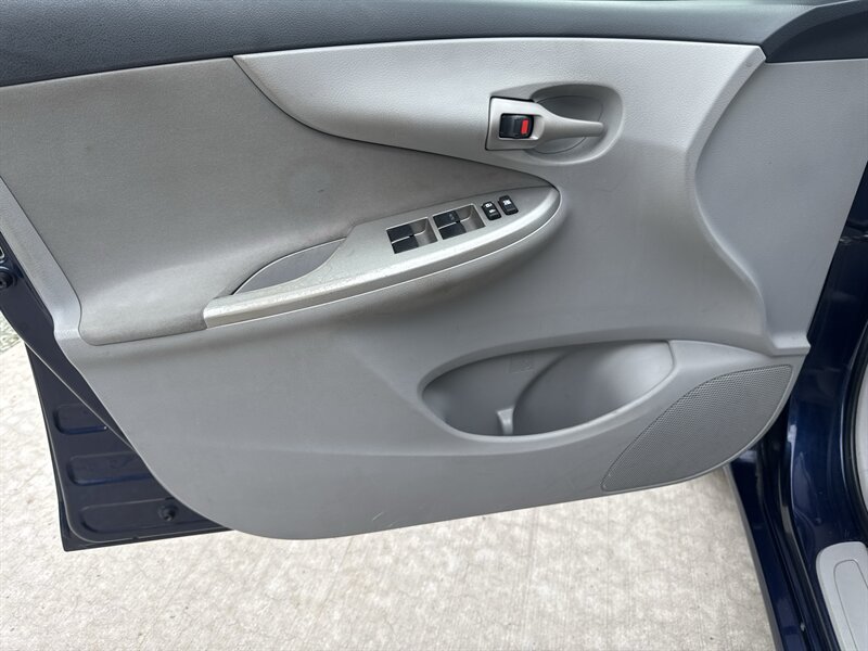 Used 2011 Toyota Corolla LE FWD image 21