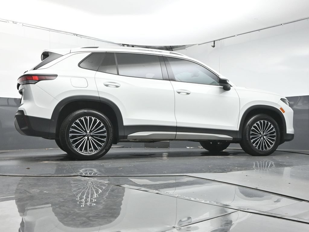 Used 2025 Volkswagen Tiguan S FWD image 39
