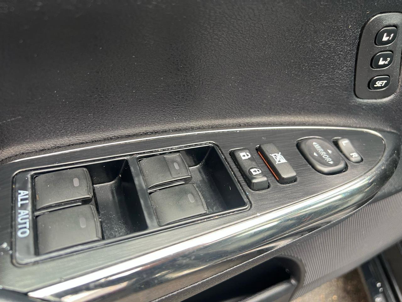 Used 2013 Toyota Avalon Limited w/ Technology Pkg FWD image 37