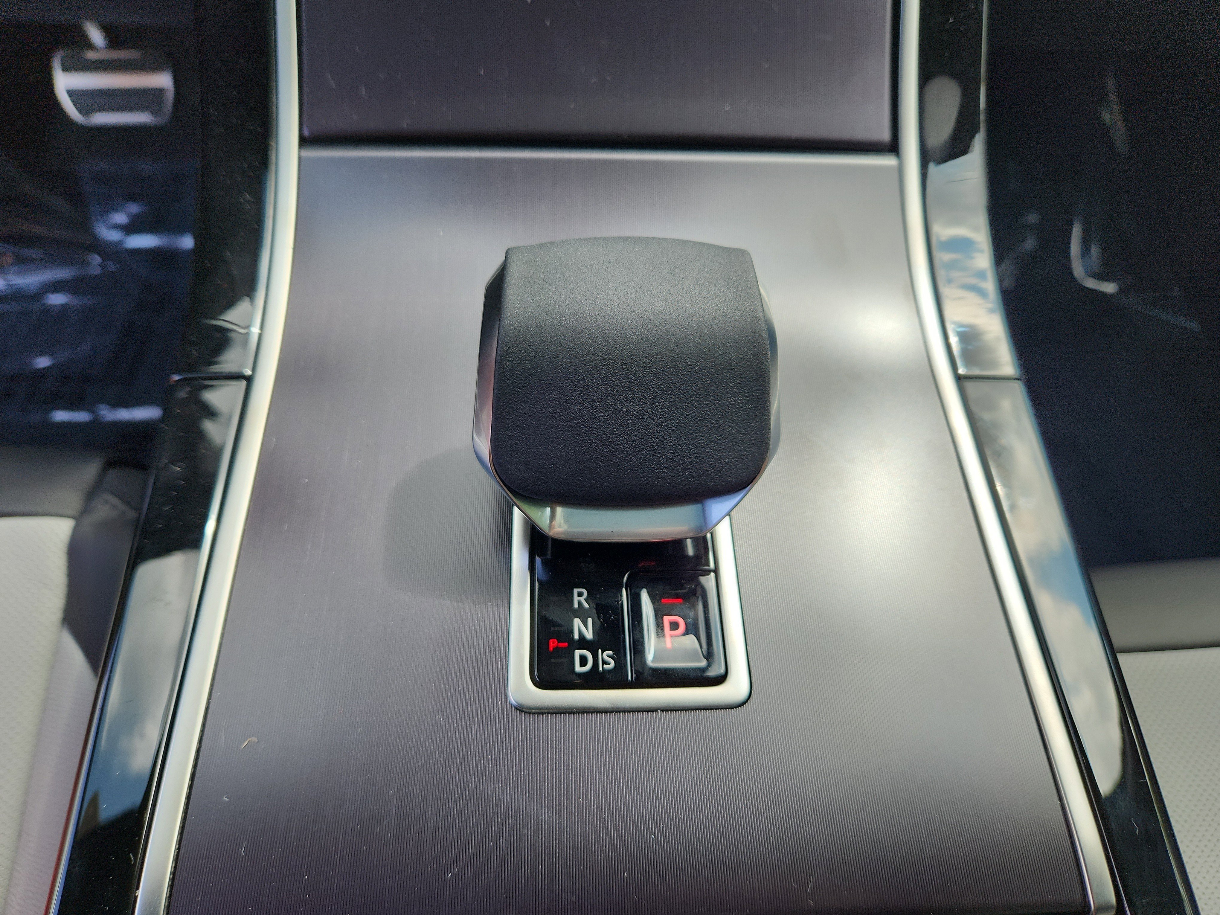 Used 2026 Land Rover Range Rover Velar Dynamic SE image 16