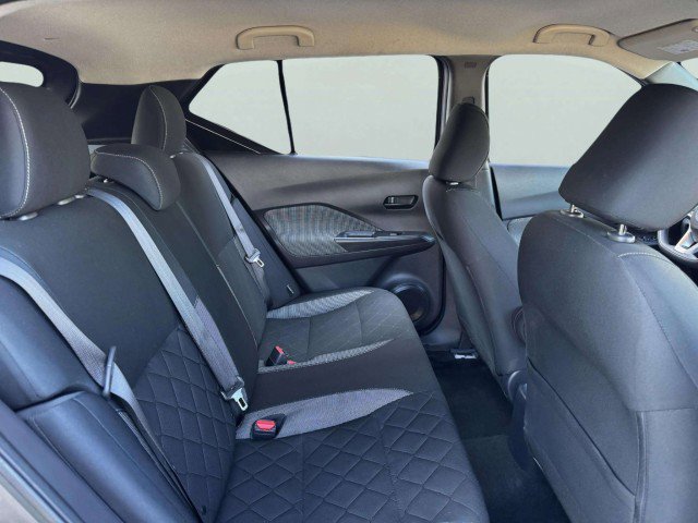 Used 2020 Nissan Kicks S image 39