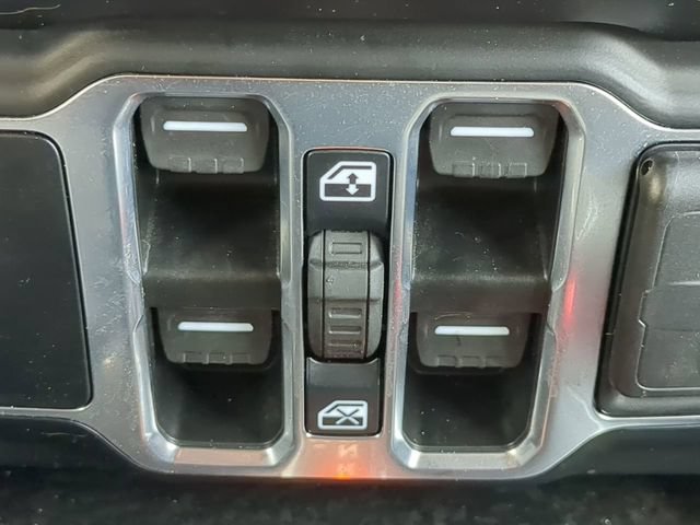 Used 2023 Jeep Wrangler Unlimited w/ Sun & Screen Package AWD/4WD image 30