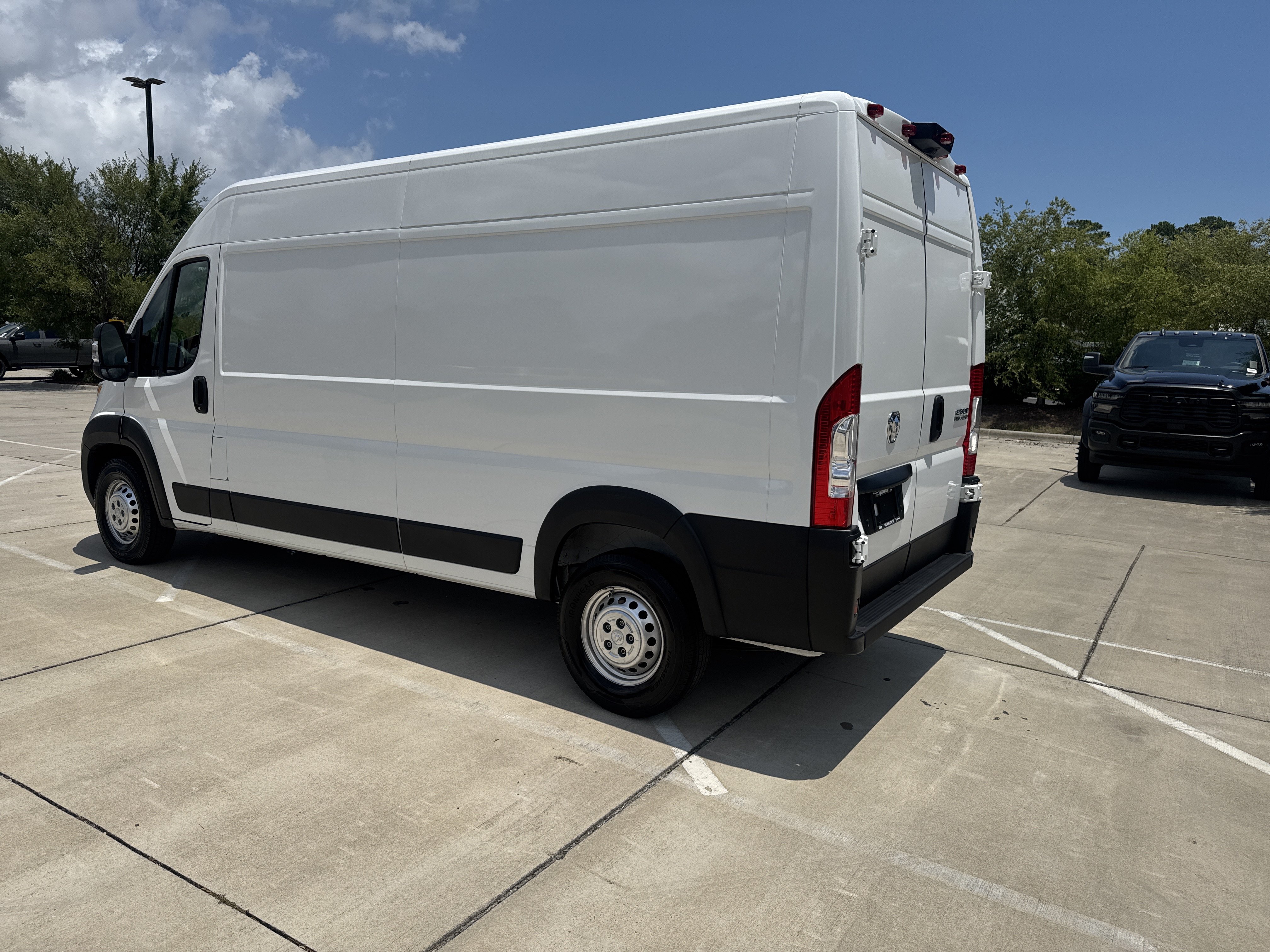 Used 2025 RAM ProMaster 2500 w/ Convenience Group FWD image 7