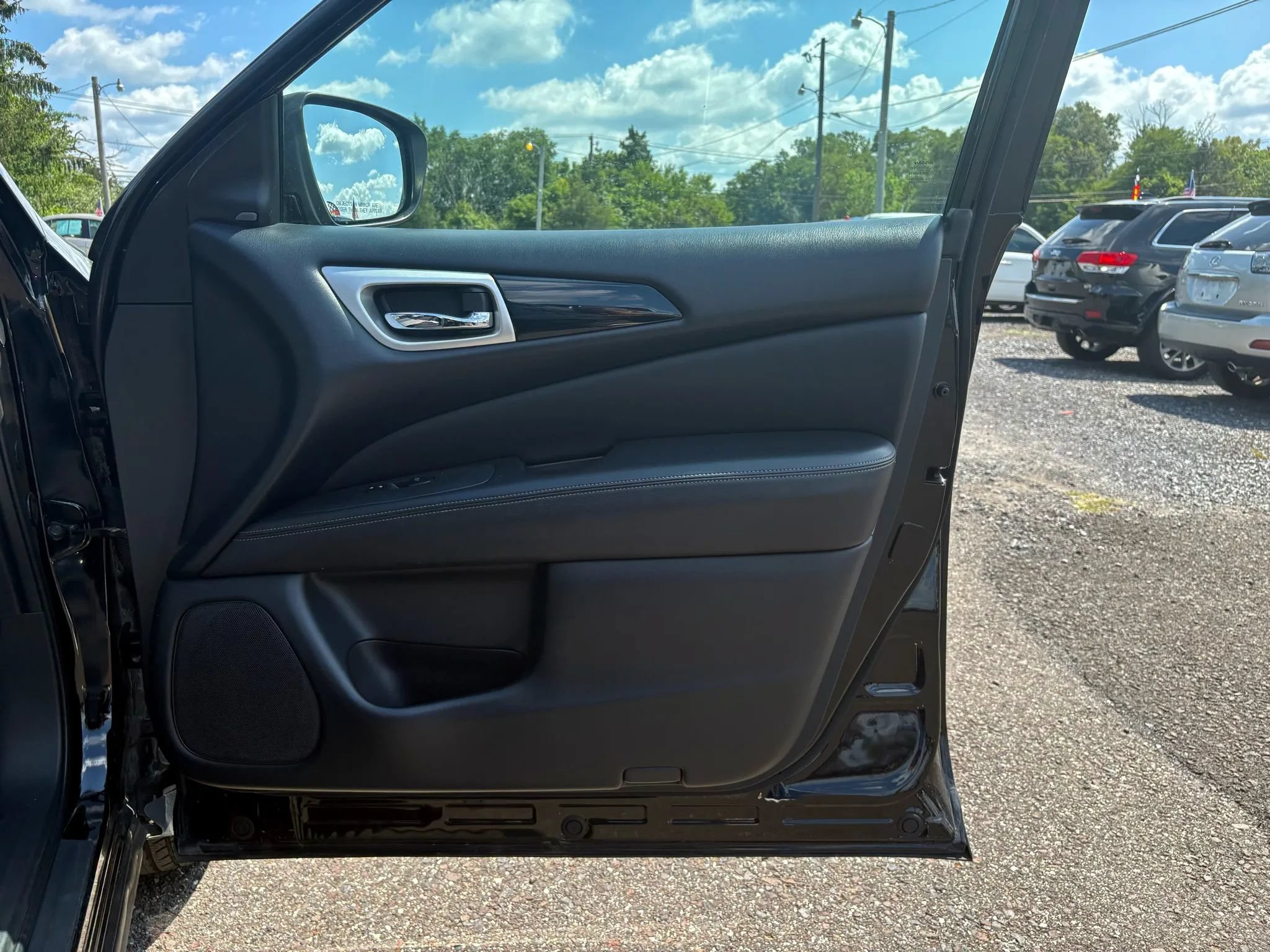 Used 2019 Nissan Pathfinder SV AWD/4WD image 14