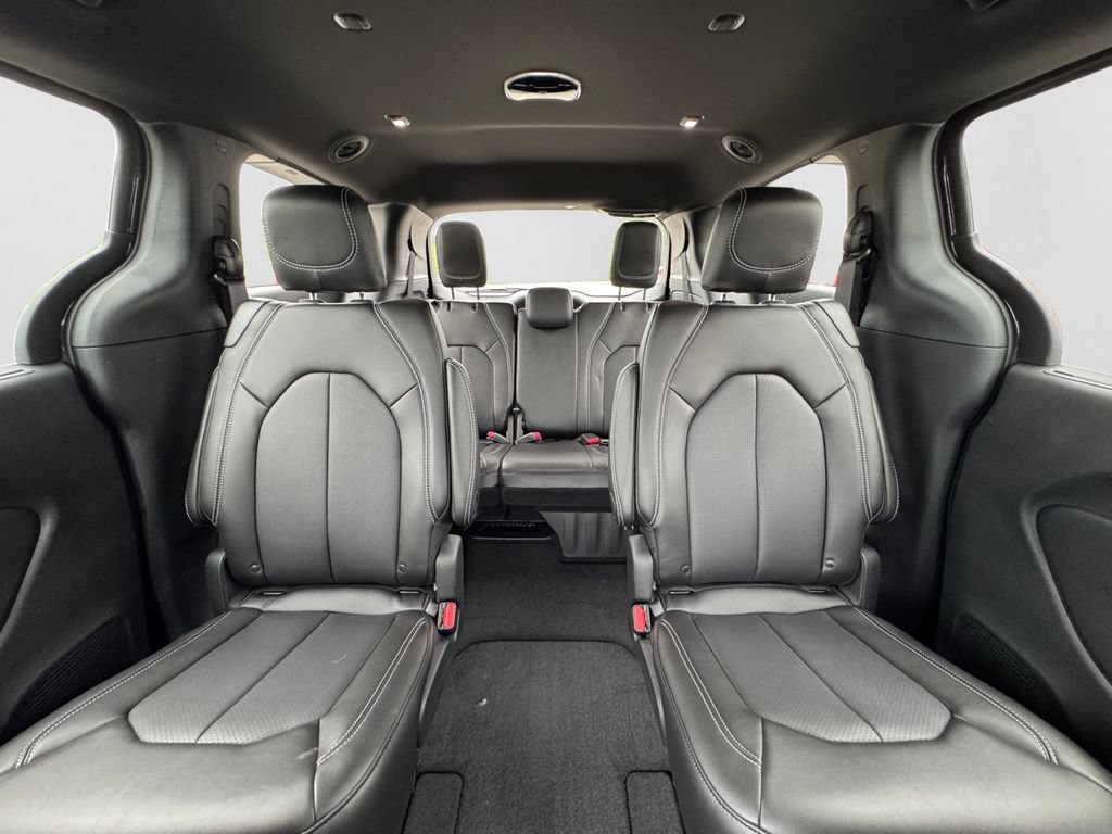 New 2027 Chrysler Pacifica Select FWD image 16