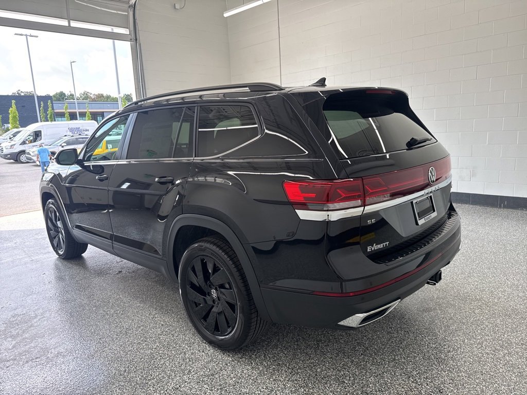 New 2026 Volkswagen Atlas SE image 2
