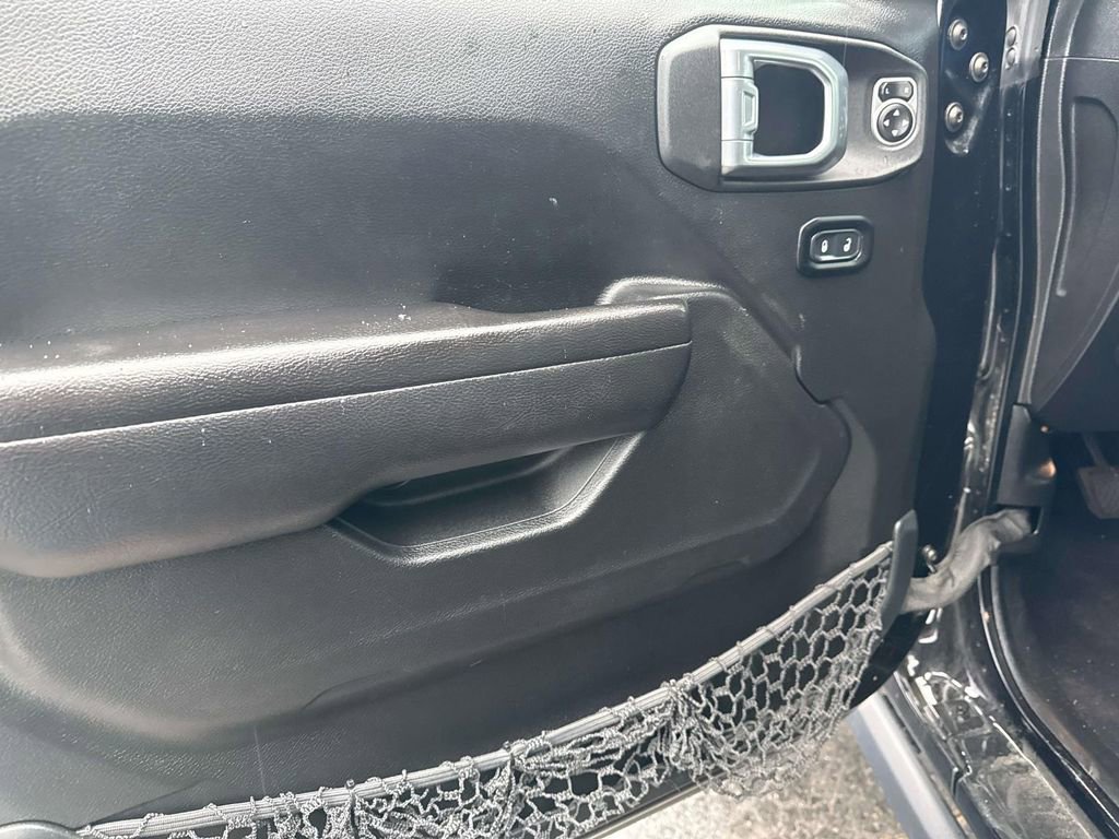 Used 2021 Jeep Gladiator Willys image 12