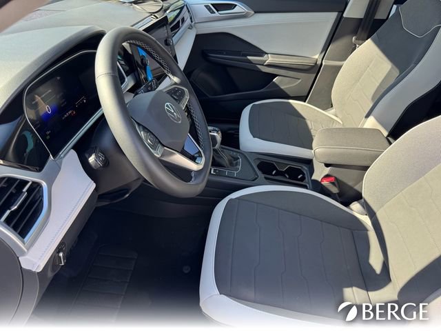 New 2025 Volkswagen Taos SE image 17