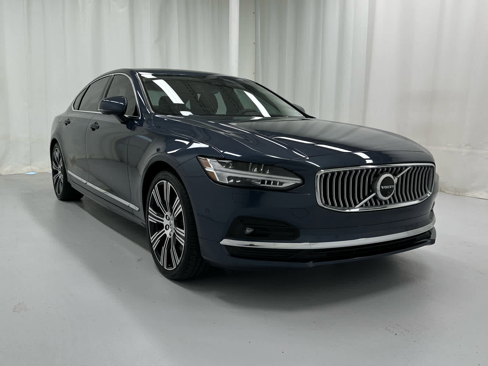 Used 2023 Volvo S90 B6 Plus AWD/4WD image 1