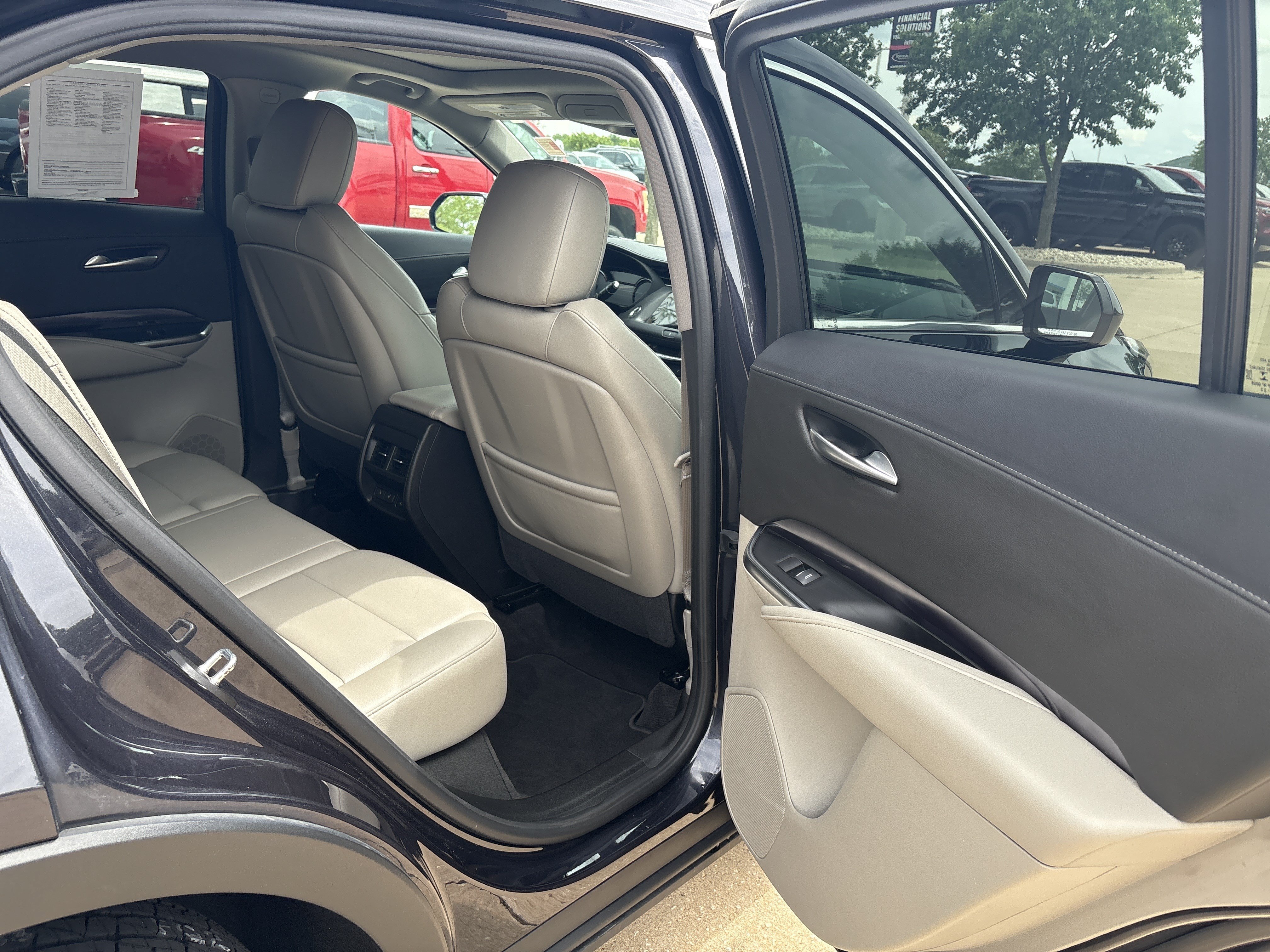 Used 2022 Cadillac XT4 Luxury w/ Cold Weather Package AWD/4WD image 13