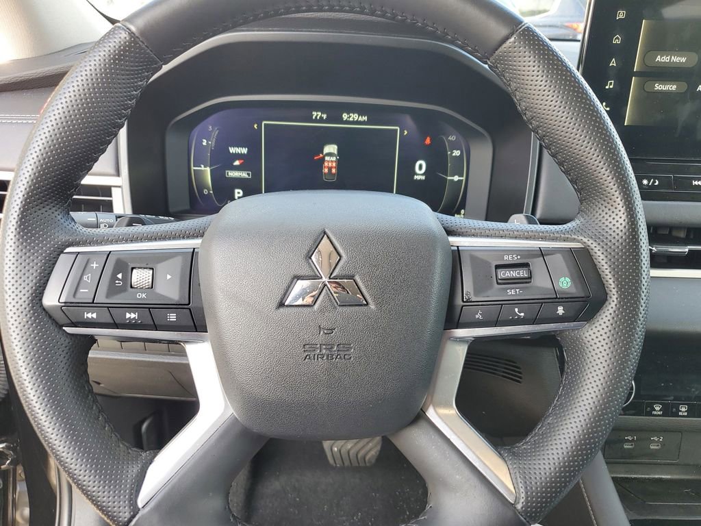 Used 2025 Mitsubishi Outlander SE image 21