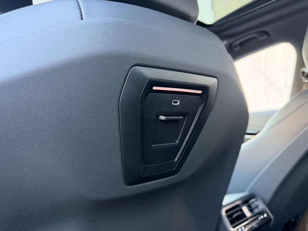 Used 2026 BMW 530i xDrive AWD/4WD image 25