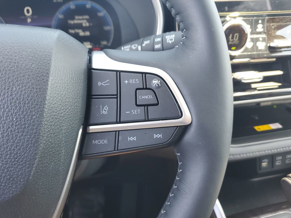 Used 2025 Toyota Highlander Limited image 34