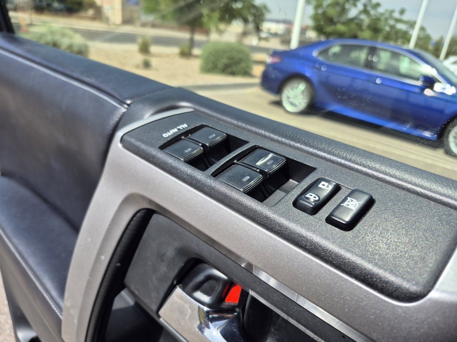 Used 2018 Toyota 4Runner Limited AWD/4WD image 13
