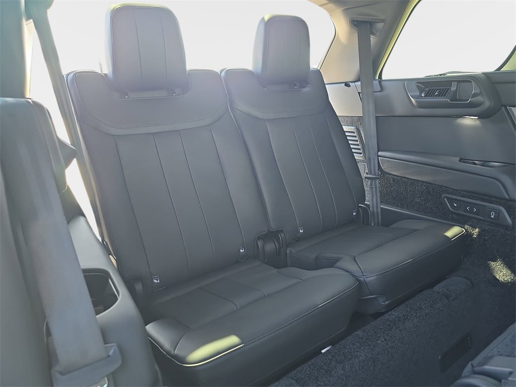 New 2026 Land Rover Range Rover Long Wheelbase SE image 12