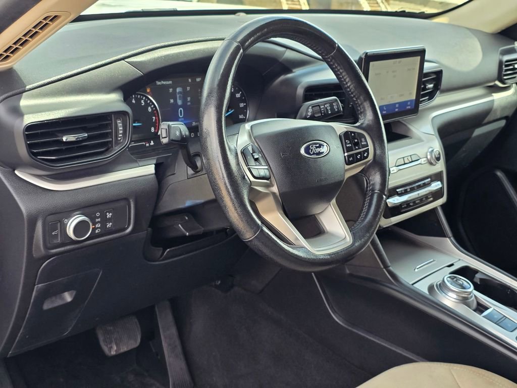 Used 2021 Ford Explorer XLT image 12