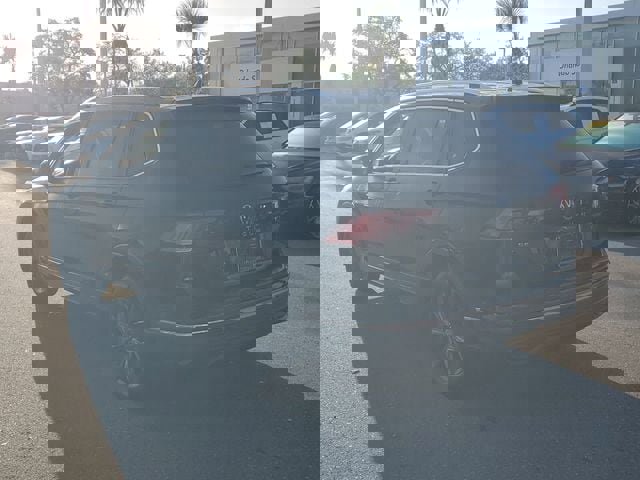 Used 2024 Volkswagen Tiguan SE image 3