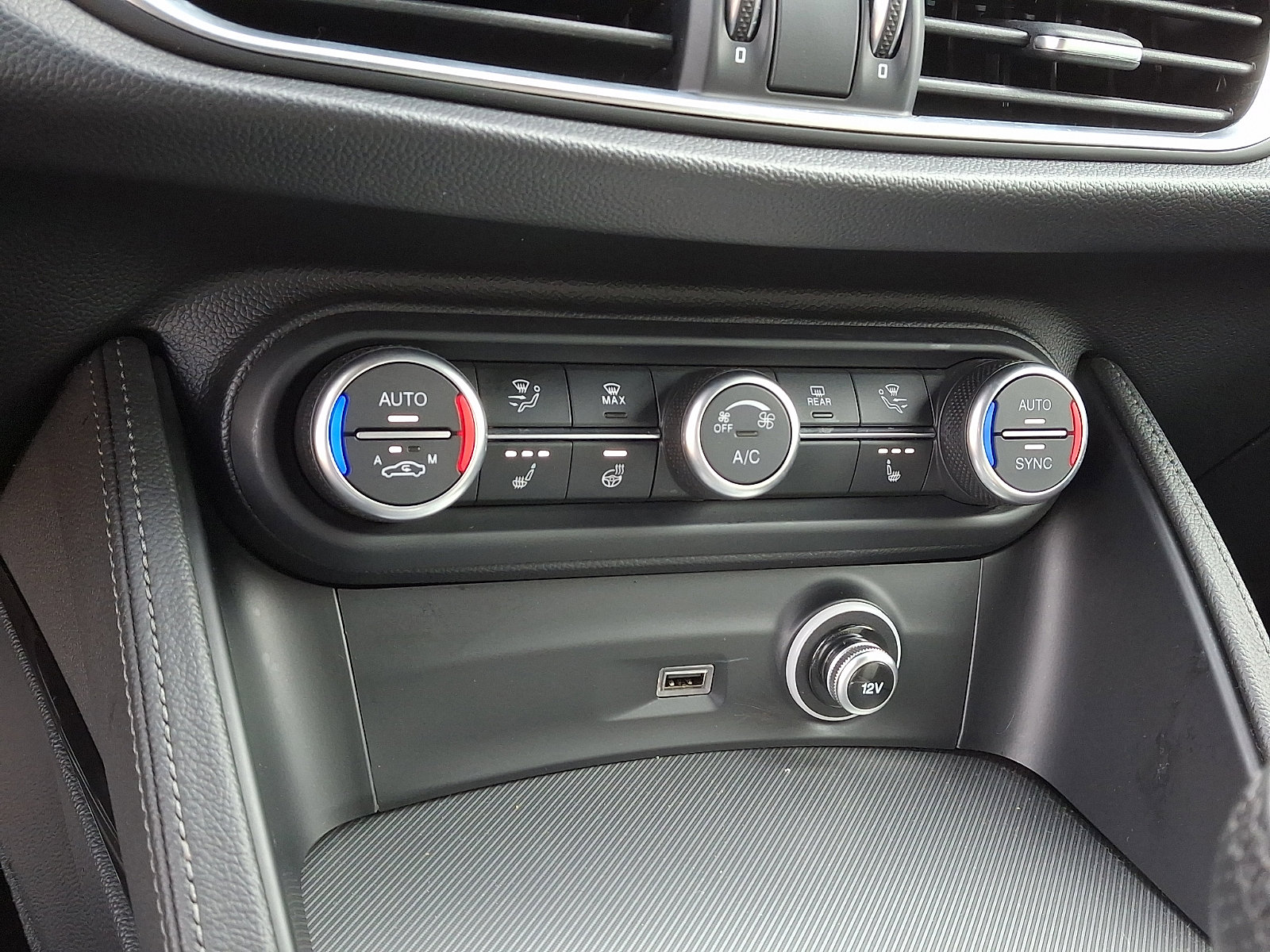 Used 2024 Alfa Romeo Stelvio Ti image 16