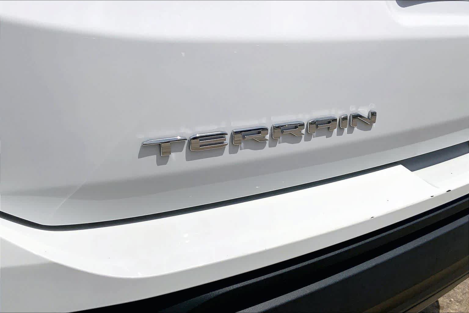 Used 2024 GMC Terrain SLE FWD image 29