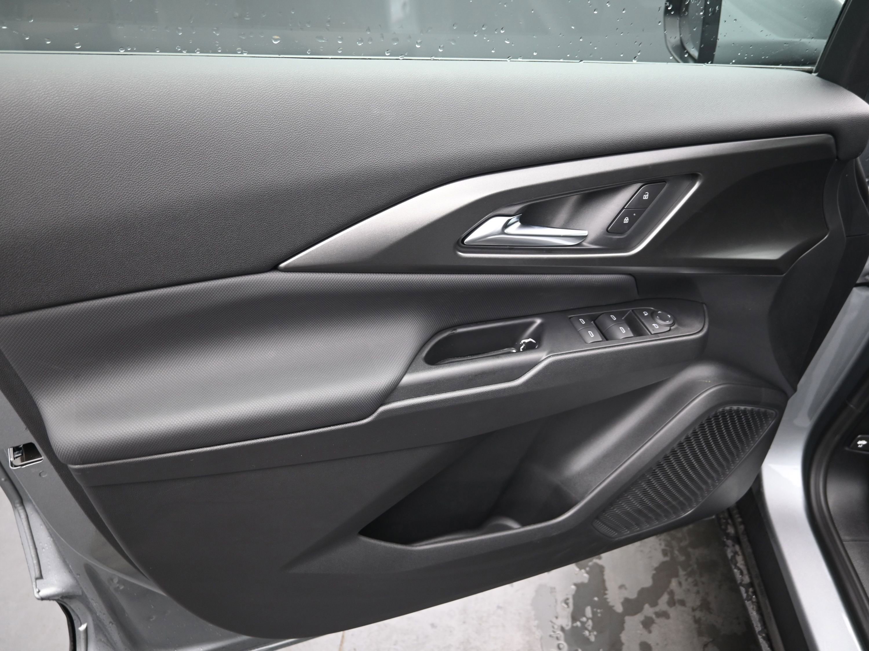 New 2026 Chevrolet Equinox EV LT image 13