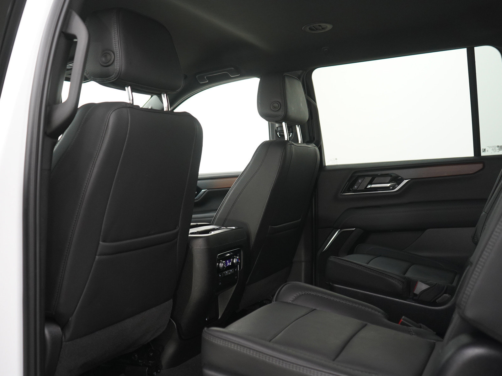 Used 2025 GMC Yukon XL Denali AWD/4WD image 22