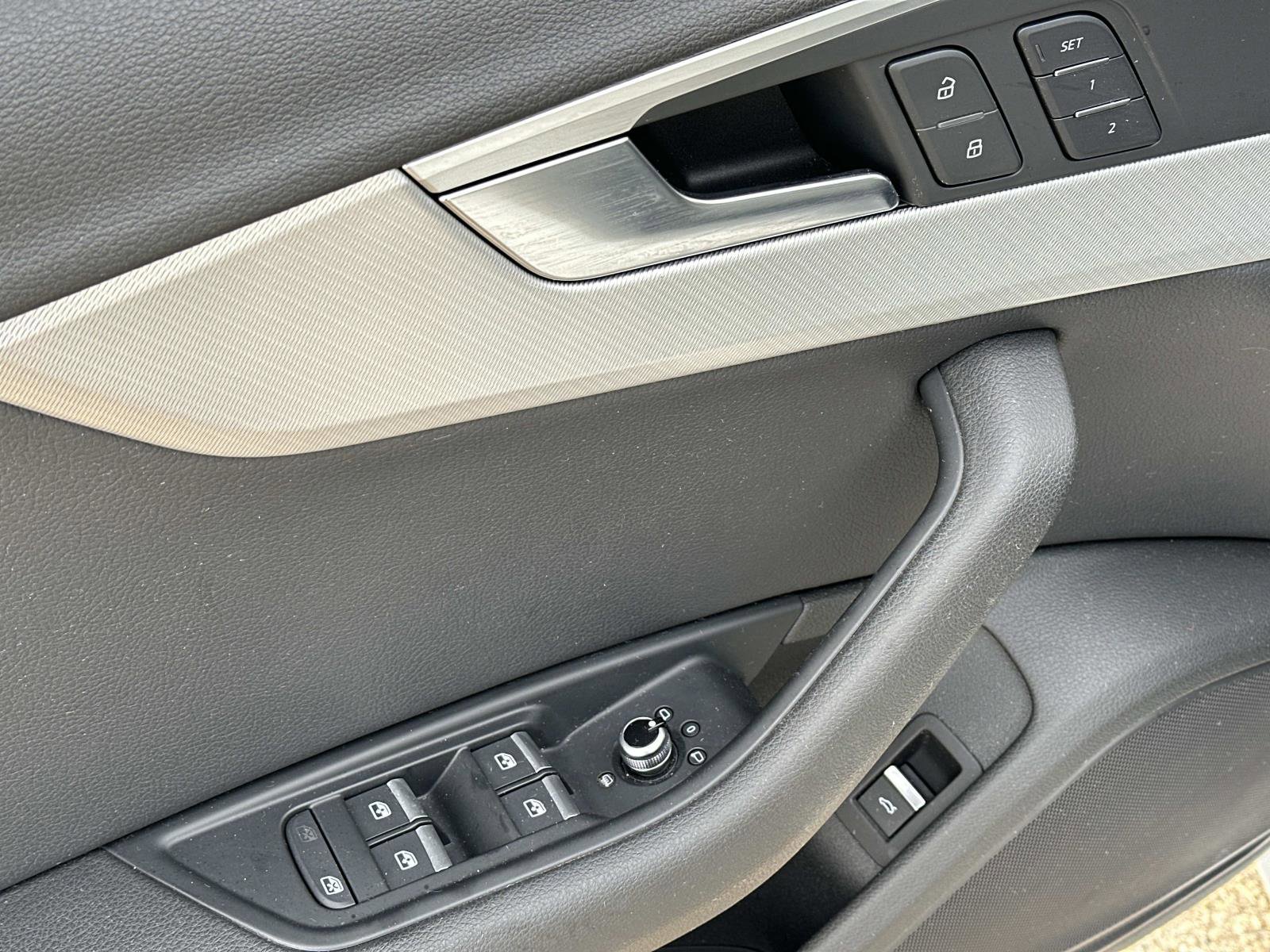 Used 2017 Audi A4 2.0T Premium image 15