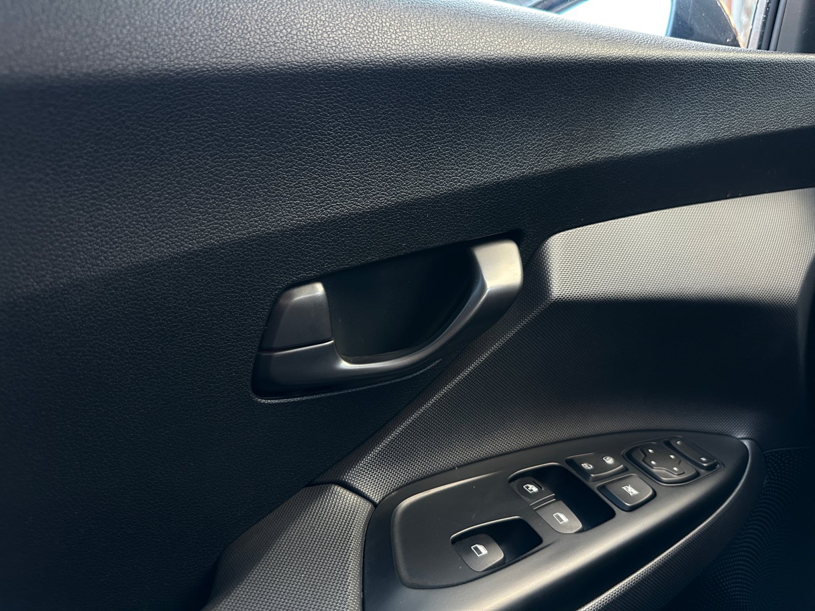 Used 2020 Hyundai Veloster Turbo FWD image 19