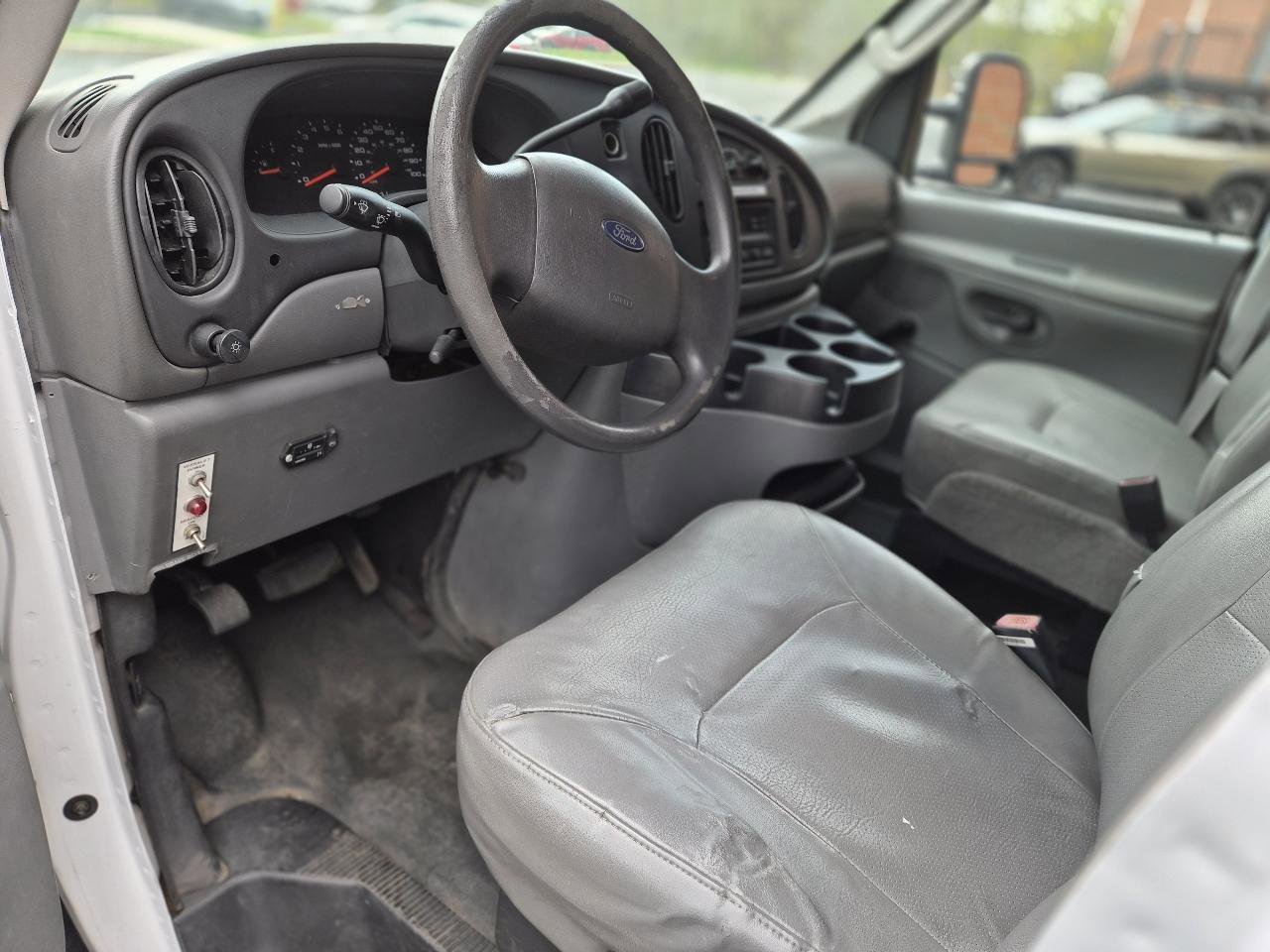 Used 2007 Ford E-350 and Econoline 350 Super Duty RWD image 14