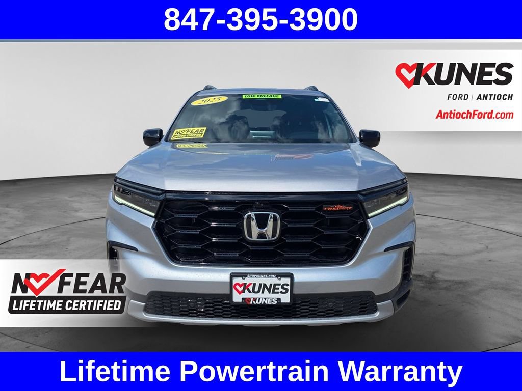 Used 2025 Honda Pilot TrailSport image 2