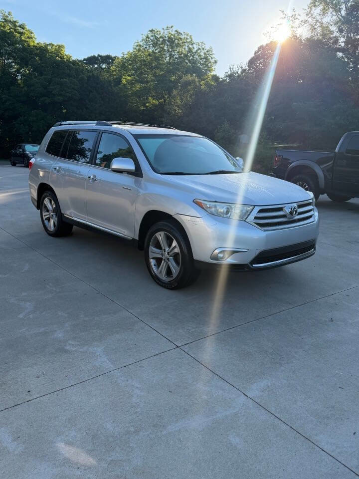 Used 2011 Toyota Highlander Limited w/ Tow Pkg FWD image 8