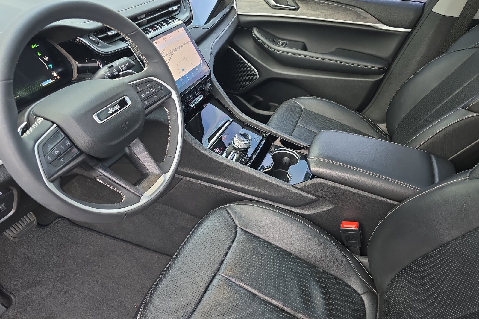 Used 2022 Jeep Grand Cherokee Limited 4xe w/ Luxury Tech Group II AWD/4WD image 9