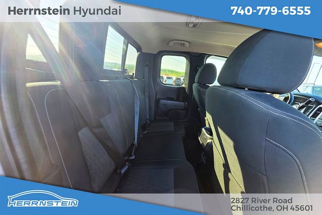 Used 2018 Nissan Titan SV AWD/4WD image 27