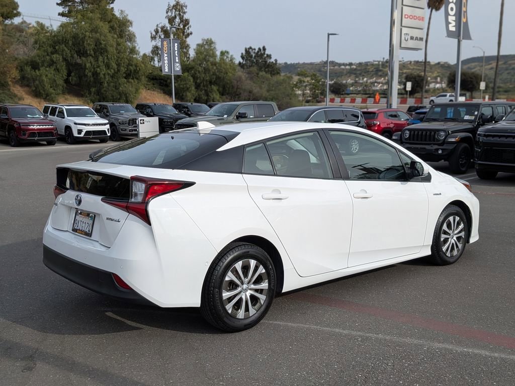 Used 2022 Toyota Prius LE image 3