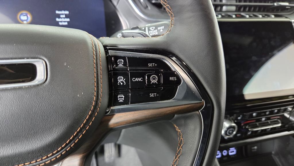 Used 2023 Jeep Grand Cherokee Summit w/ Adv Protech Group IV AWD/4WD image 19