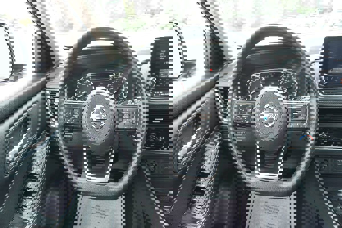 Used 2024 Nissan Rogue SV image 20