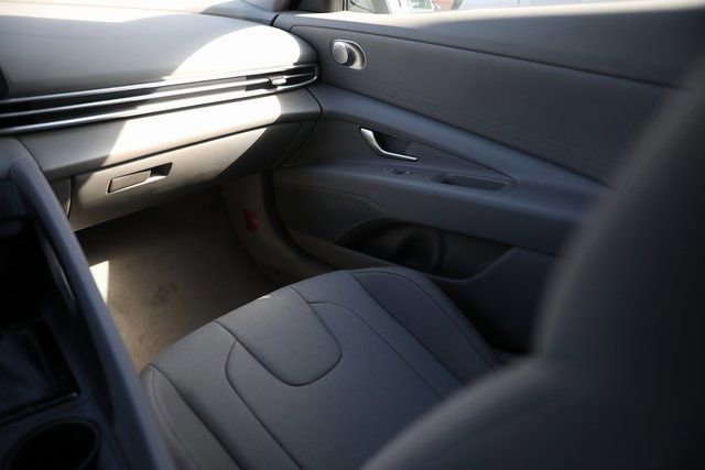 New 2025 Hyundai Elantra SE image 29
