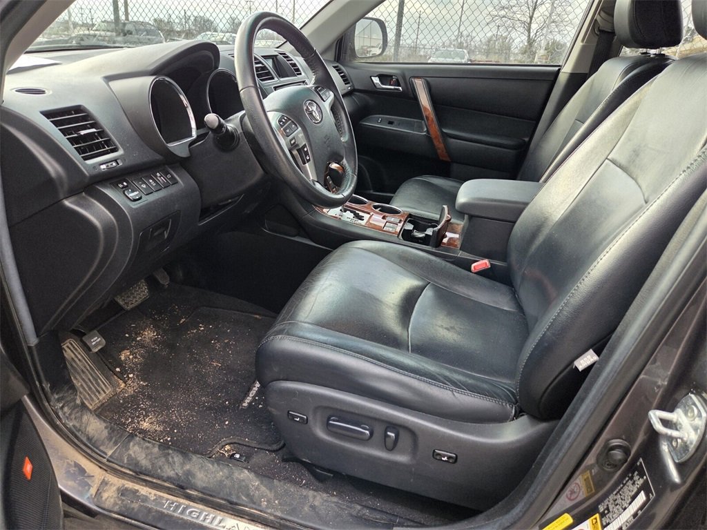 Used 2013 Toyota Highlander Limited image 10