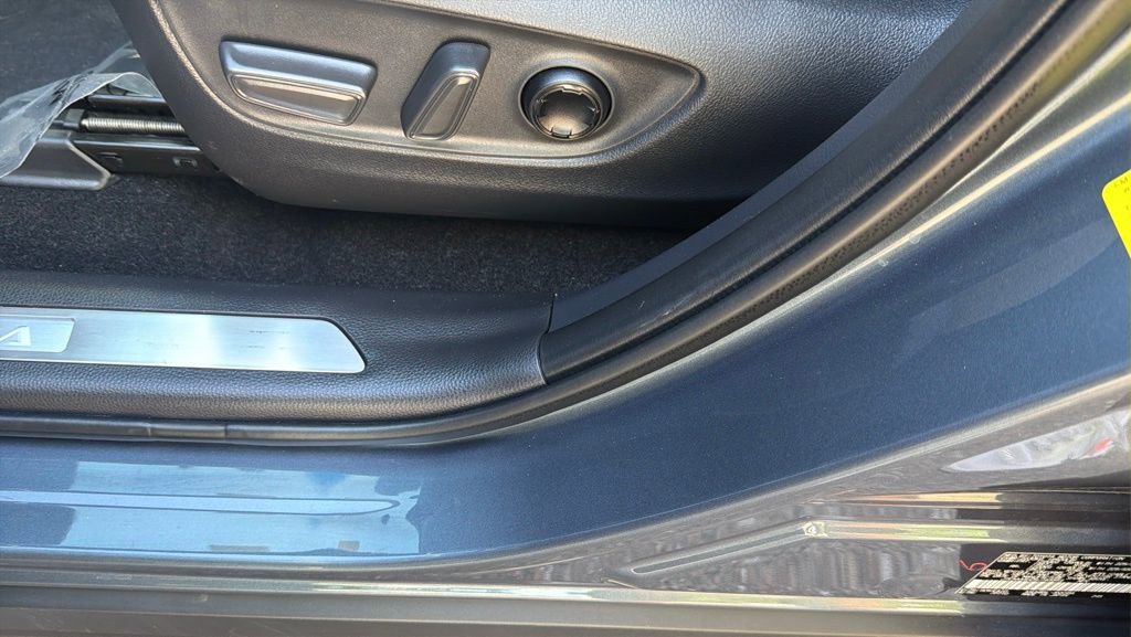 Used 2024 Toyota Venza Limited image 19