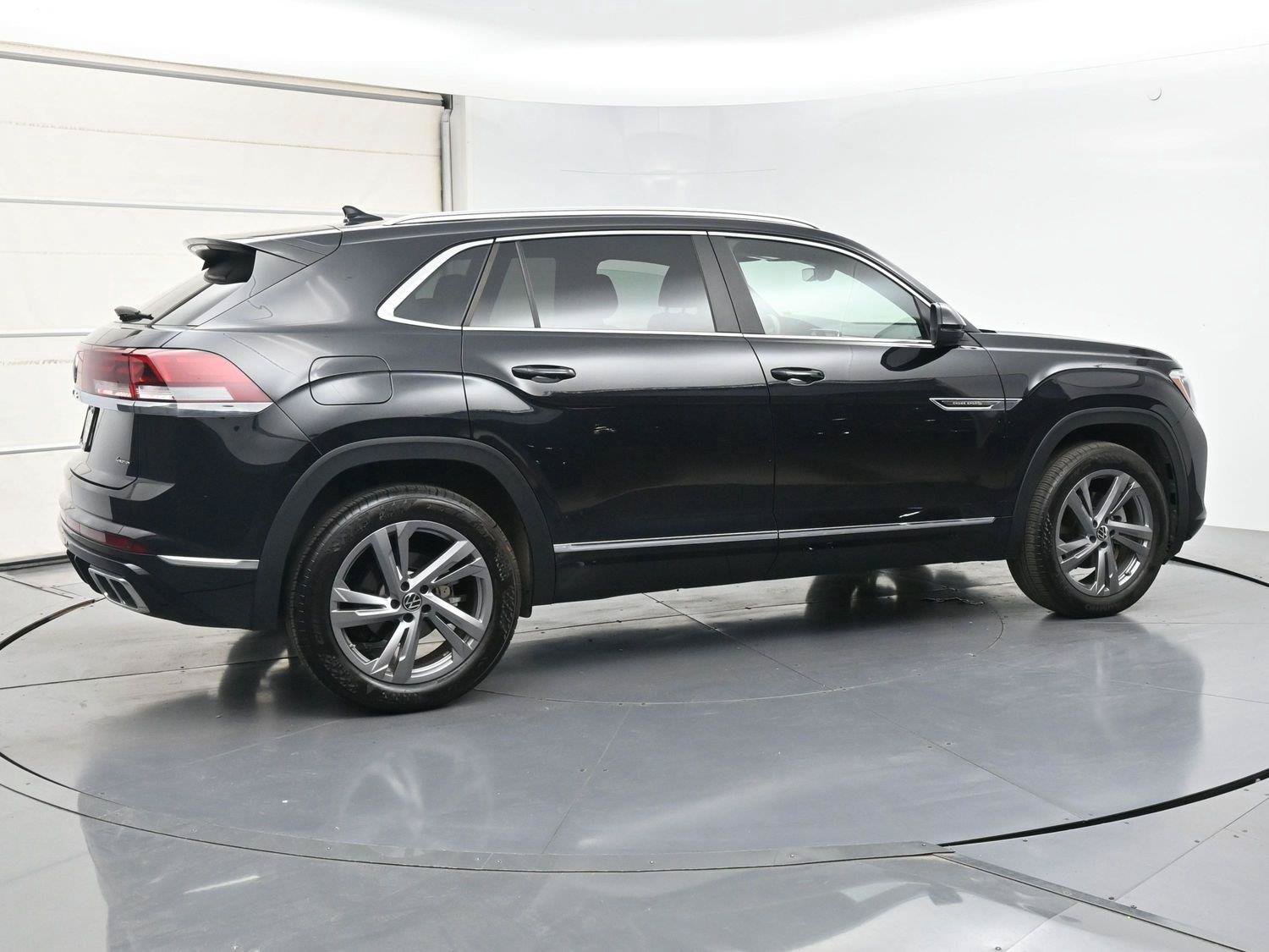 Certified 2024 Volkswagen Atlas Cross Sport SEL R-Line AWD/4WD image 30