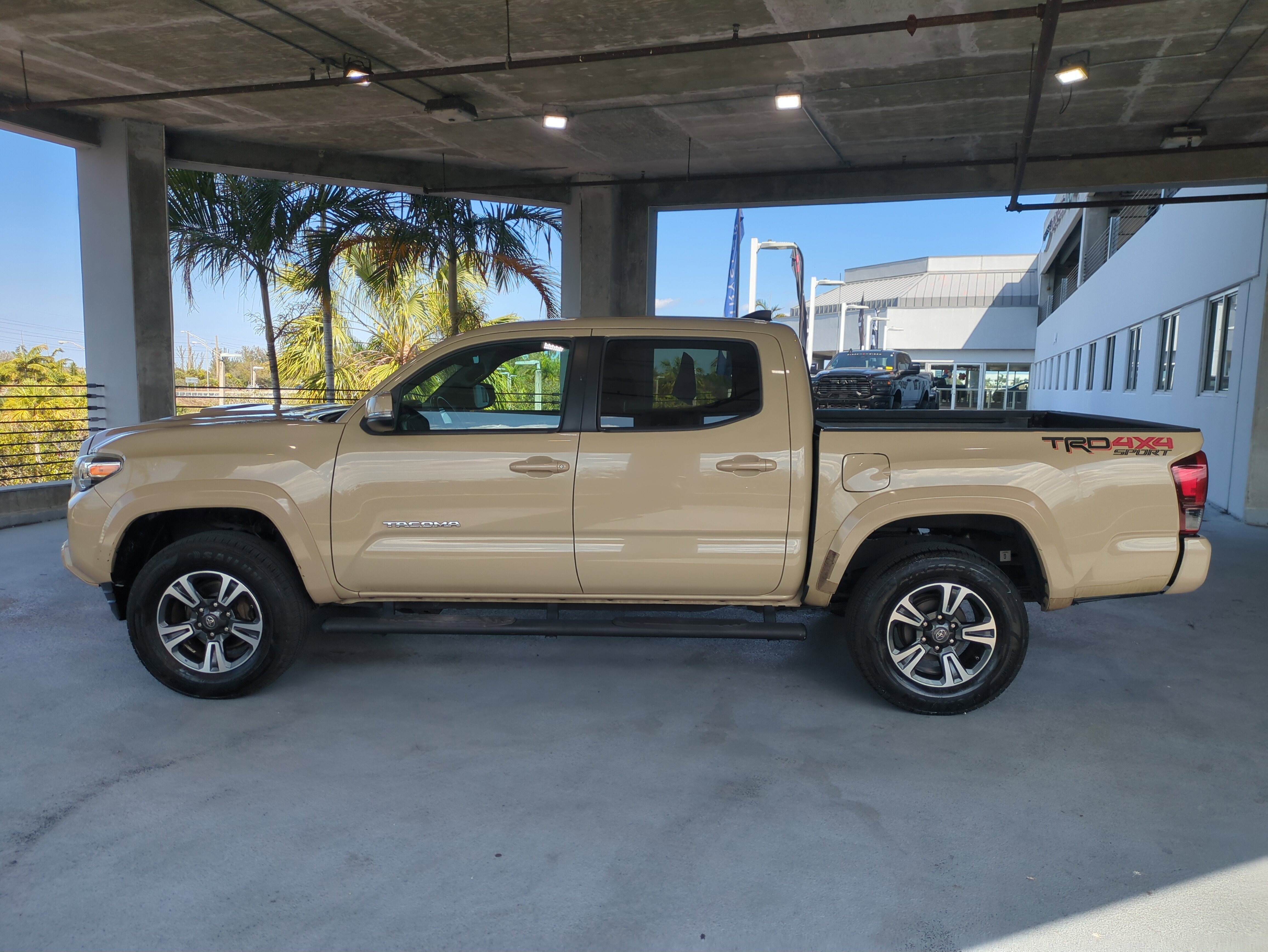 Used 2018 Toyota Tacoma TRD Sport image 8