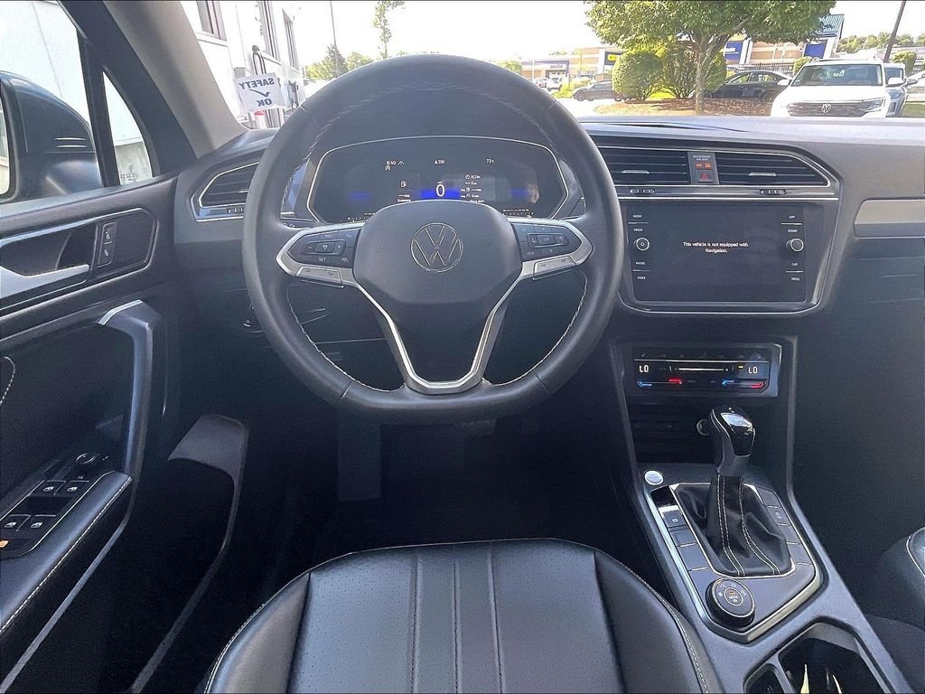 Used 2024 Volkswagen Tiguan SE AWD/4WD image 17
