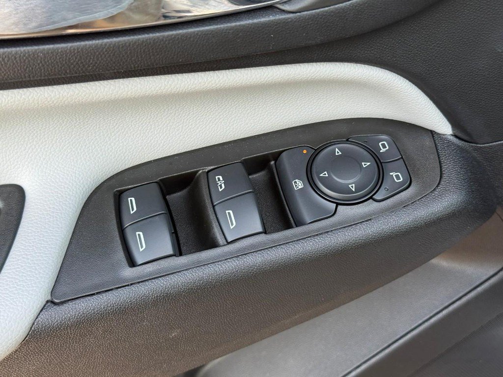 Used 2024 Chevrolet Equinox LS w/ Driver Confidence II Package FWD image 18