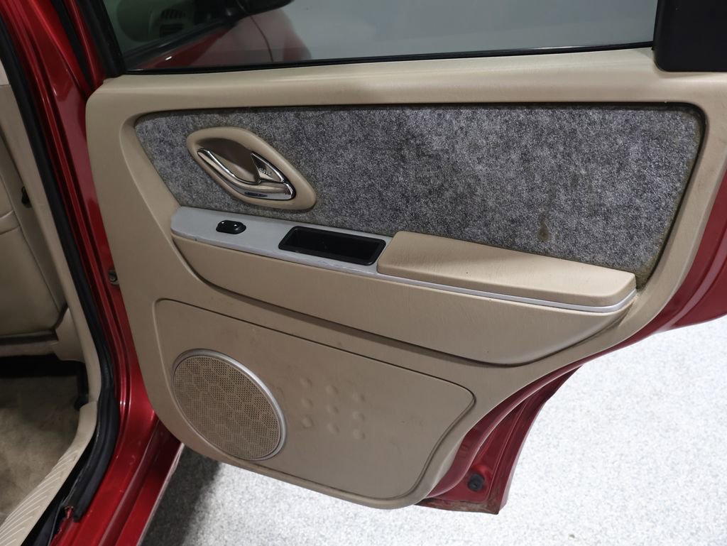 Used 2006 Mercury Mariner Luxury image 24