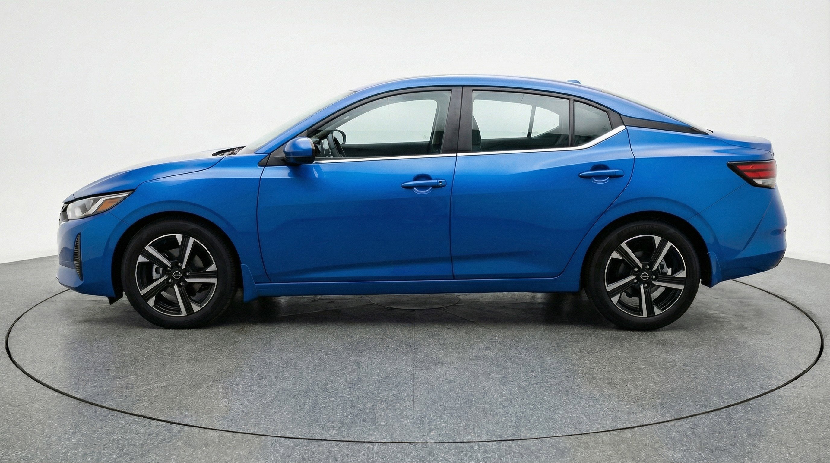 Used 2025 Nissan Sentra SV image 5