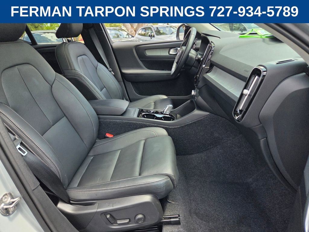 Certified 2026 Volvo XC40 B5 Plus AWD/4WD image 19