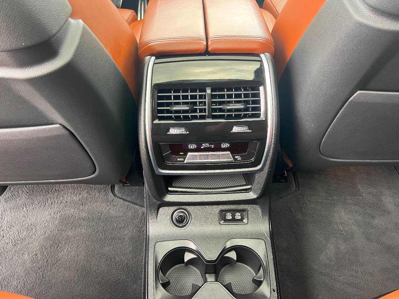 Used 2021 BMW X7 M50i w/ Executive Package image 19