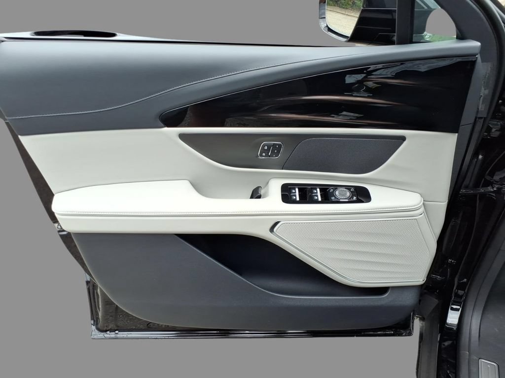 New 2026 Lincoln Nautilus Premier AWD/4WD image 16